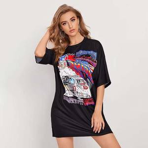 Venta al por mayor de alta calidad de las mujeres de impresión gráfica de verano streetwear cuello redondo cómodo de algodón de gran tamaño camiseta de las mujeres - Product Image 1