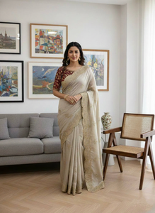 Sari en soie Rangoli or champagne exclusif avec broderie de sequins Zari, associé à un chemisier de fête de designer Bollywood rouge riche - Product Image 6