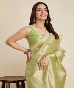 Saree exclusif pour une sensation de qualité supérieure et luxueuse Sari chinon le plus choisi avec bordure de travail en perles - Product Image 3