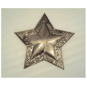 Ornements d'étoile suspendus en aluminium argenté de bordure de conception gravée pour la maison ornements suspendus décoratifs d'arbre de Noël X Mas - Product Image 1