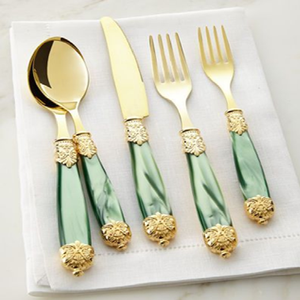 Couverts à manche en marbre doré et menthe avec extrémités dorées et poignées polies de style marbre vert clair. Disponible en gros - Product Image 1