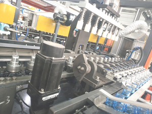 เครื่องเป่าขวดแบบ DIY 8ช่องสำหรับน้ำแร่และขวด PET ความจุ10000B/ชั่วโมงทำงานอัตโนมัติ - Product Image 4