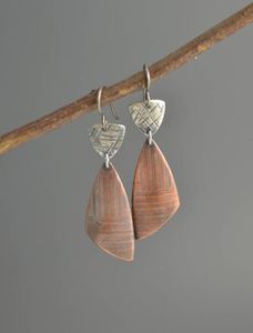 Pendientes largos de cobre de diseño tribal hechos a mano con patrón floral étnico oxidado para funciones de boda india - Product Image 3