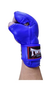 ถุงมือ MMA สำหรับฝึกซ้อมมวยไทยแบบครึ่งนิ้ว ยี่ห้อ Twins รุ่น Grappling Gloves ผลิตจากหนังแท้ คุณภาพระดับมืออาชีพ สำหรับผู้ใหญ่ - Product Image 3