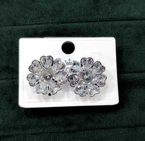 ต่างหูดอกไม้สีเงินอินเทรนด์แบบตะวันตกพร้อมชุบทองสำหรับงานปาร์ตี้มองหาผู้หญิงและเด็กผู้หญิง - Product Image 3