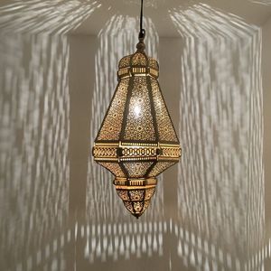 Farol de Metal Resistente para Decoración Navideña y de Pascua, Hecho a Mano, Impermeable, con Diseño Rústico - Product Image 1