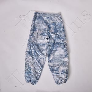Pantalones de Snowboard de invierno de poliéster 100% personalizados para hombre, transpirables, impermeables, bolsillos con cremallera, pierna ancha, a prueba de viento, de talla grande, OEM - Product Image 2