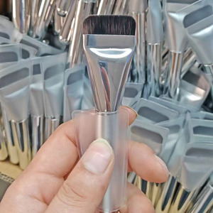 Hot Bán Nhà Máy Giá Mặt Nạ Trên Khuôn Mặt Bàn Chải Chuyên Nghiệp Phẳng Duy Nhất Make Up Bàn Chải Nhãn Hiệu Riêng Duy Nhất Nền Tảng Trang Điểm Bàn Chải - Product Image 5