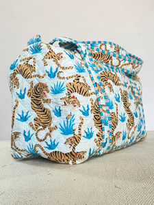 กระเป๋าดัฟเฟิลพิมพ์ลาย: ผ้าฝ้ายลายดอกไม้กระเป๋าชายหาดสำหรับเด็กเริ่มต้นรูปแบบการเย็บที่เป็นมิตร - Product Image 6