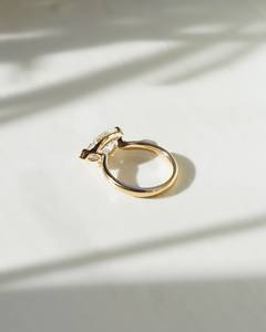 Bague solitaire demi-sertie orientale-occidentale en moissanite taille marquise 6x12 mm plaquée or jaune, bijou de fiançailles raffiné - Product Image 3