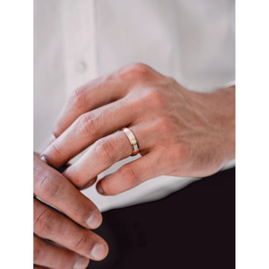 Bagues de mariage classiques en diamant taille princesse et bagues assorties élégamment avec plusieurs tons de métal - Product Image 1