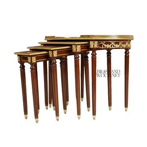 Ensemble de tables gigognes classiques avec marqueterie en bois artisanale et détails en laiton doré pour une décoration intérieure élégante - Product Image 2