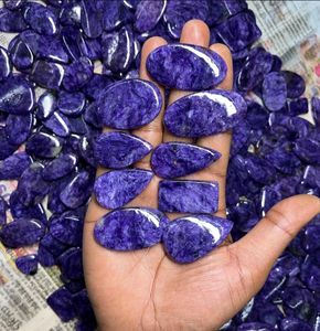 พลอยชารอยต์รัสเซียคุณภาพสูง สีม่วงธรรมชาติ รูปทรงคาโบชอง พลอยเม็ดเดี่ยวสำหรับใช้ทำเครื่องประดับ - Product Image 3