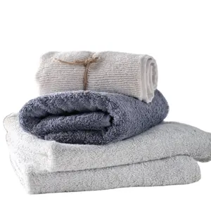 Toallas de baño baratas Toalla de baño de diseño elegante con su tamaño y color personalizados Exportador de toallas de baño de algodón 100% en India ..