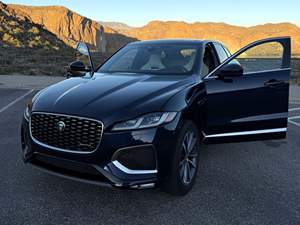 Jaguar F-Pace P400 R-Dynamic S 2024 en excellent état, 395 ch, bicylindre suralimenté, transmission intégrale, bleu Portofino - Product Image 4