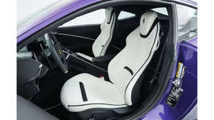 Roma Coupé RWD 2024 Usado, Volante a la Izquierda, Asientos de Cuero, Portaequipajes de Aleación de Aluminio, Neumáticos R17, Auto de Alto Rendimiento - Product Image 2