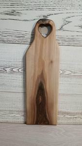Planche à découper en bois massif faite à la main avec poignée en forme de cœur, planche à découper en bois dur naturel, élégante planche de service pour la cuisine et le restaurant - Product Image 2
