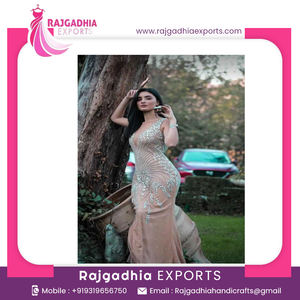 Rajgadhia exporte une robe de soirée perlée antistatique sans manches avec décoration brodée fabriquée en Inde - Product Image 2