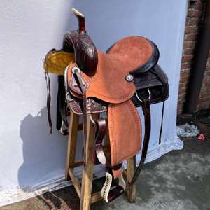 ชุดอานม้าหนังแท้สไตล์ตะวันตกพร้อมอุปกรณ์เสริมไม้คุณภาพพรีเมียม |   ชุดอุปกรณ์ขี่ม้าทำมือจากสแตนเลส พร้อมชุดตะขอเกี่ยว ปรับแต่งสีได้ - Product Image 2