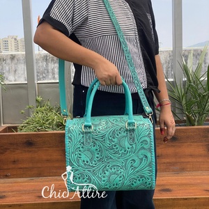 Vente en gros de sac à bagages en cuir de vachette à poils pour le week-end, petit sac de voyage unisexe en cuir de vachette véritable pour affaires - Product Image 1