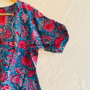 Hermoso Vestido Estampado Floral en Bloques de Algodón, Vestido para Uso Casual, Vestido Estampado a Mano - Product Image 5
