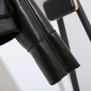 Nouveau design de vestes en peau de mouton chaudes pour l'hiver veste en polaire en peau de mouton tendance avec logo personnalisé pour hommes - Product Image 5