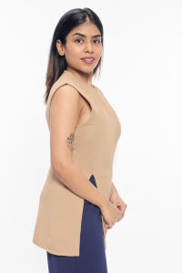 เสื้อทูนิคแขนกุดมีสไตล์สำหรับผู้หญิงสีเบจโพลีเอสเตอร์ผสมแนวยาวผ่าข้างเหมาะสำหรับใส่ในออฟฟิศฤดูร้อน - Product Image 5