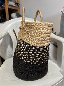 Sac fourre-tout en raphia tressé pour femme ARTIMADA, motif géométrique, forme seau, fait main, paille naturelle, deux poignées, ouvert - Product Image 5