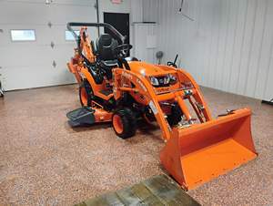 Tractor Agrícola Kubota B2320 4x4 de Primera Calidad con Cargador, 23 CV, Económico, con Componentes Principales como Caja de Cambios, Motor, Cojinete - Product Image 3