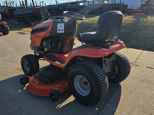 Tractor cortacésped Husqvarna TS120 de 54 pulgadas, 24 HP, motor Briggs V-Twin, en venta. - Product Image 4