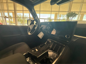 Modèle 2024 2025 SUV de luxe tout-terrain équipé d'un puissant moteur à essence, d'un système 4x4 et de fonctionnalités de confort avancées - Product Image 3