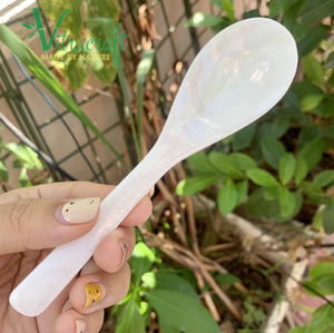 100% cuillères à caviar en nacre blanche naturelle fabriquées à la main avec un design classique Taille de 13cm Préserve toute la saveur - Product Image 1