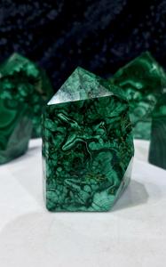 Malachite polie de forme libre de Madagascar, décoration intérieure, Reiki Healing - Product Image 2