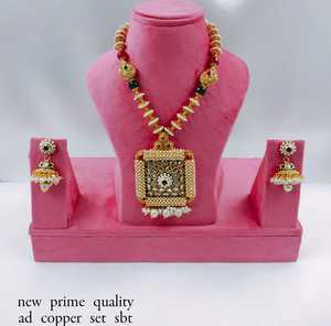 ENSEMBLE DE BIJOUX INDIENS TRADITIONNELS ET À LA MODE EN CUIVRE ENSEMBLE DE BIJOUX DE MARIAGE POUR FEMMES BOUCLES D'OREILLES ET COLLIER - Product Image 2