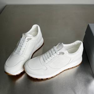 Sneakers en cuir lisse véritable de qualité supérieure, design tendance, chaussures plateforme pour hommes, silhouette élégante, chaussures de course pour hommes - Product Image 1