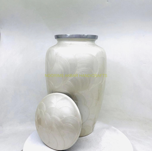 Urne funéraire en aluminium en forme de cœur avec des ailes d'ange blanches pour cendres humaines, gravée, hommage funéraire, pot commémoratif, souvenir personnalisé, export - Product Image 3