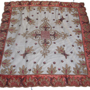 Organza luxueux avec couverture de table personnalisable brodée géométrique en velours décor élégant de Eid et de vacances pour l'intérieur - Product Image 1