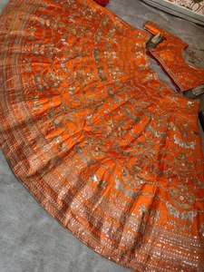 Lehenga Choli en soie pure brodée de paillettes pour femmes, élégant pour les mariages, prix de gros - Product Image 6