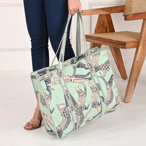 Sac pour femme écologique durable fait à la main Boho Floral sac fourre-tout en coton matelassé pour un usage quotidien sac de week-end réutilisable - Product Image 3