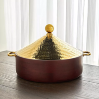 Bol de service conique martelé doré avec base en bois et poignées Vaisselle de service en métal pour le service des aliments et la décoration de table
