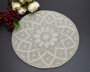 Alfombrillas de mesa decorativas de gama alta Alfombrilla de escritorio de vidrio única Adorno de cuentas Hecho a mano Nuevo modelo de cuentas Honeyfied - Product Image 1