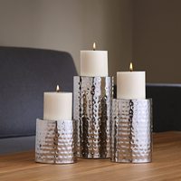 Axiom Home Accents Set Drei Silberne Stabkerzenhalter Elegante Weihnachts-Säulenständer Festliche Dekorationen Aluminium Handgefertigt