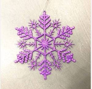 Flocons de neige en plastique argentés décoratifs de Noël classique - Product Image 3