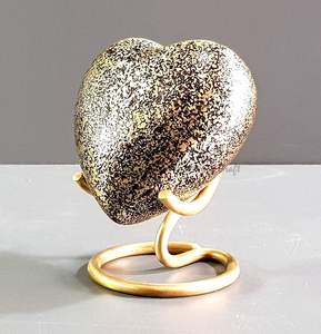 Urnes de crémation en forme de coeur Urnes de crémation décoratives en métal pour la maison et l'hôtel Fournitures funéraires à usage domestique - Product Image 6
