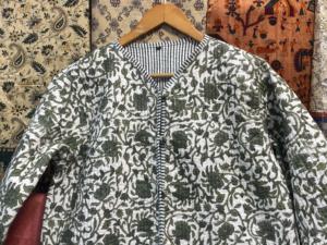 Chaqueta de algodón rosa acolchada con estampado de bloque indio, abrigo bohemio hecho a mano para mujer, diseño de flores de longitud corta, regalo perfecto transpirable - Product Image 3