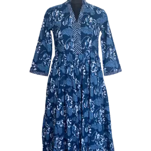 流行新款牛仔布和爱琴海蓝色印度印花长裙带口袋伴娘礼服礼物给妈妈轻便夏装