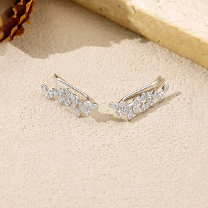 ต่างหูทรงหยดน้ำสีขาวทองสุดหรูสำหรับผู้หญิง โดดเด่นด้วยเพทายระยิบระยับและการชุบทอง 18K - Product Image 2