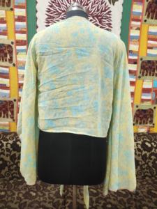 Top corto de Sari de seda indio hecho a mano para mujer, ropa de fiesta Vintage, mangas acampanadas, corbata frontal, estilo tanque de ajuste Regular, corto de verano - Product Image 3