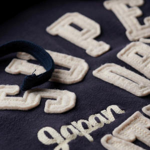 Sweat à capuche doux et confortable pour hommes Fabricant OEM Sweat à capuche pour hommes Sun Fade Puff Print en bas quantité minimale de commande - Product Image 5