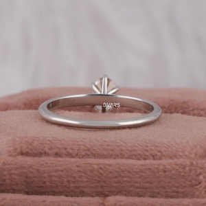 Bague de fiançailles solitaire en or massif 18 carats plaqué or de luxe avec diamant de laboratoire ovale de 0,50 carat, couleur F, pureté VVS, certifié IGI - Product Image 4